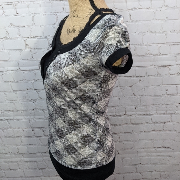 Almost Famous Short Sleeve Shirt Medium - Picture 4 of 7